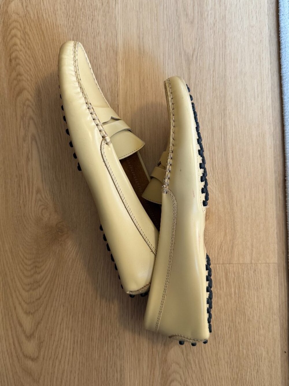 Tod's Gommino Loafers in Butter Yellow Leather - Picture 5 of 8
